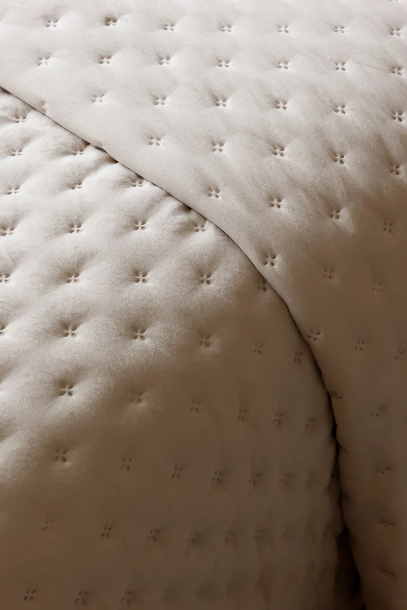 Chic Antique Aix Soft Bettdecke in Beige