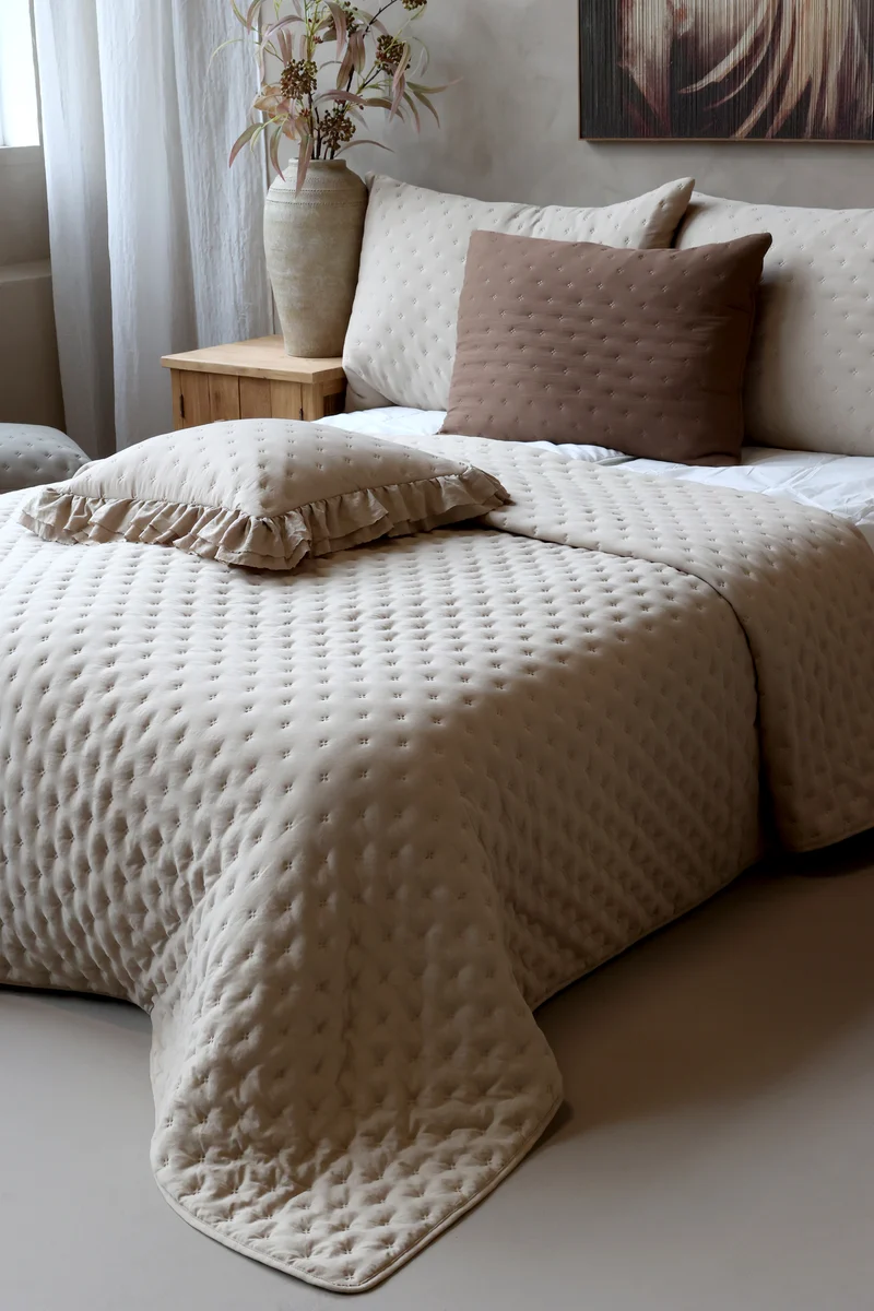 Chic Antique Aix Soft Bettdecke in Beige