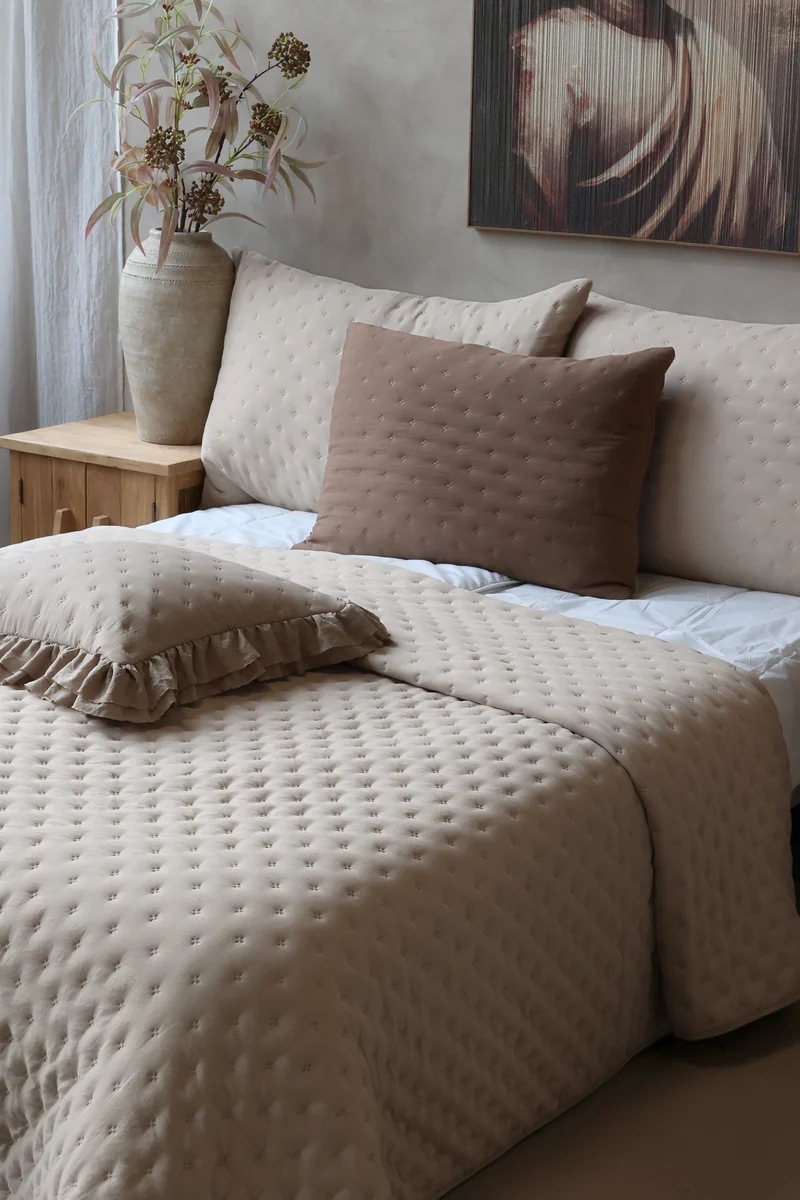 Chic Antique Aix Soft Bettdecke in Beige