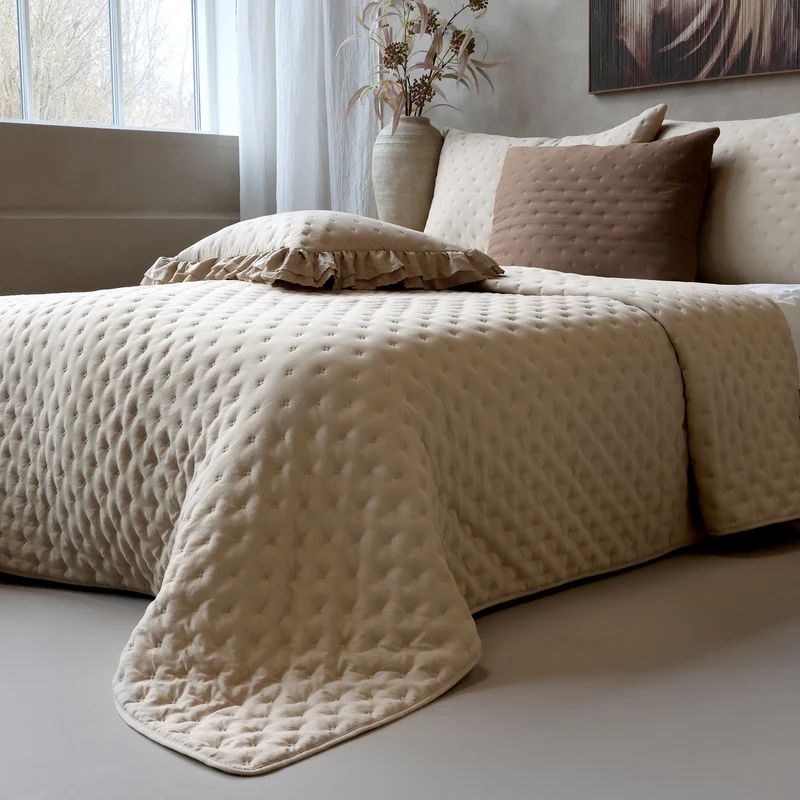 Chic Antique Aix Soft Bettdecke in Beige