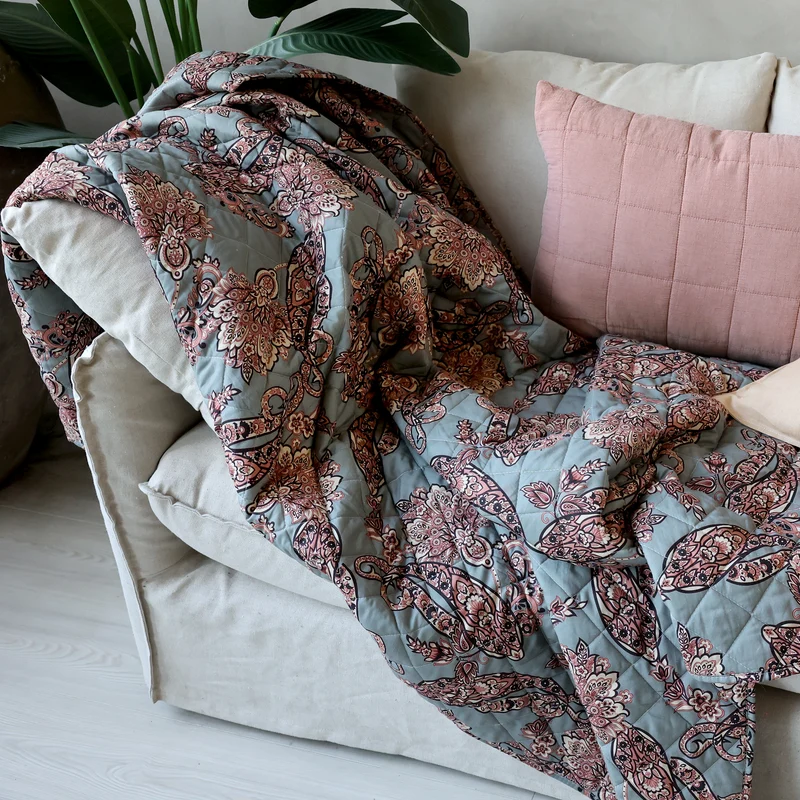 Chic Antique Aix Quilt mit Paisley Motiv Opal/Taube