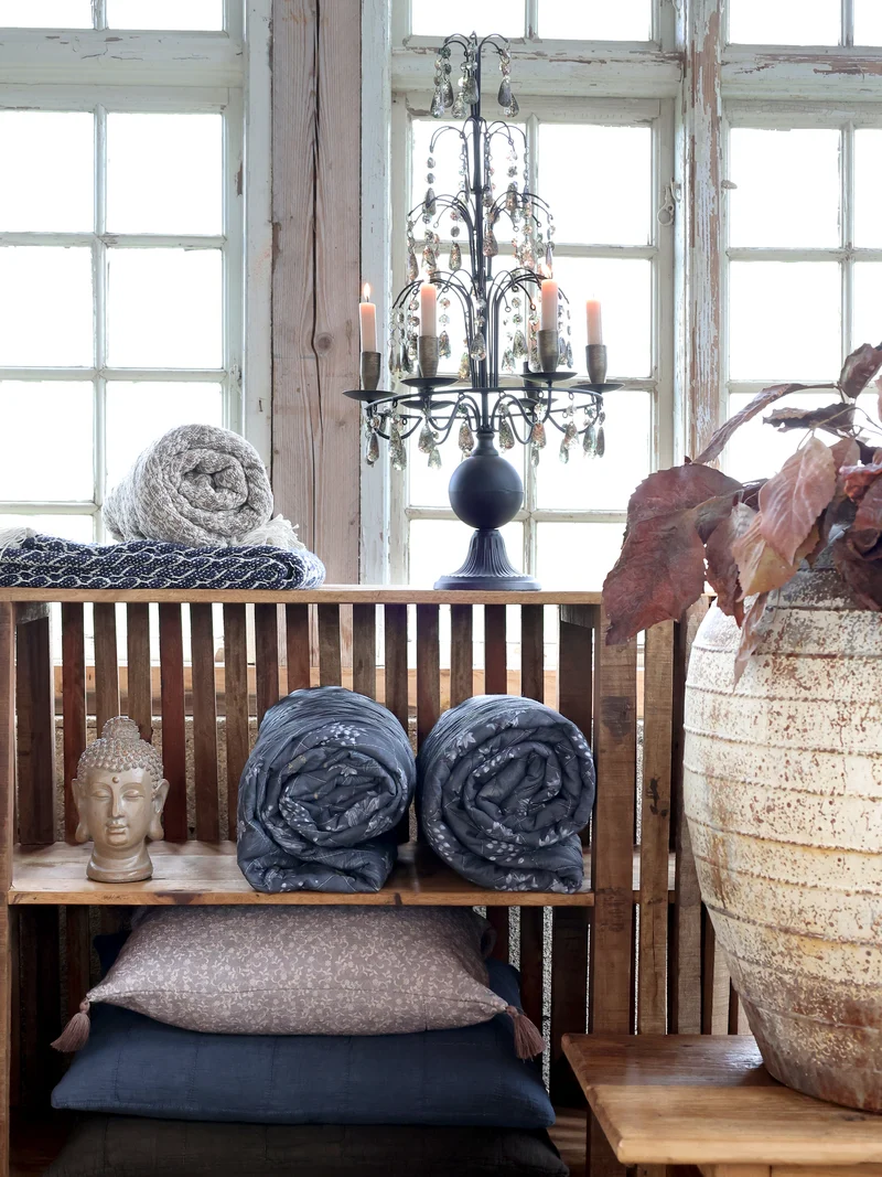 Chic Antique Aix Quilt mit Blumen „Midnight“