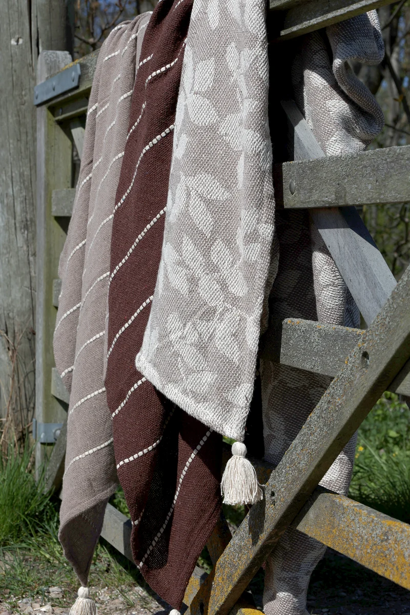 Chic Antique Plaid Aix Latte