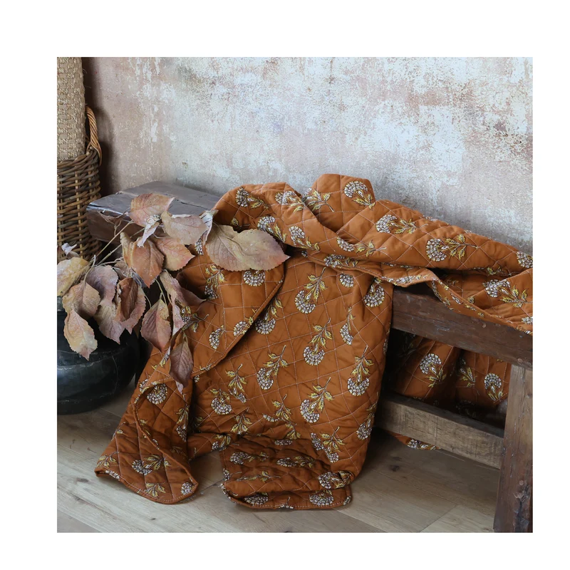 Chic Antique Aix Quilt mit Blumenmuster