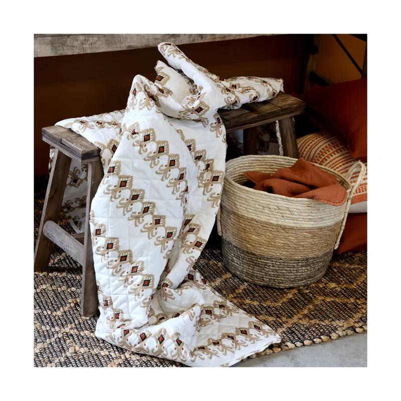 Chic Antique Aix Quilt mit Paisley Motiv