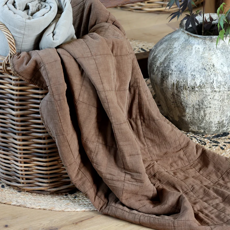 Chic Antique Quilt Aix Vintage Walnuss