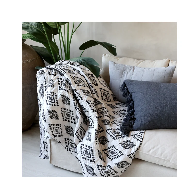 Chic Antique Aix Quilt mit ethnischem Muster