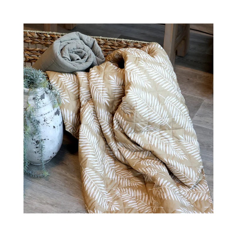 Chic Antique Aix Quilt mit Tropischen Blattmotiv