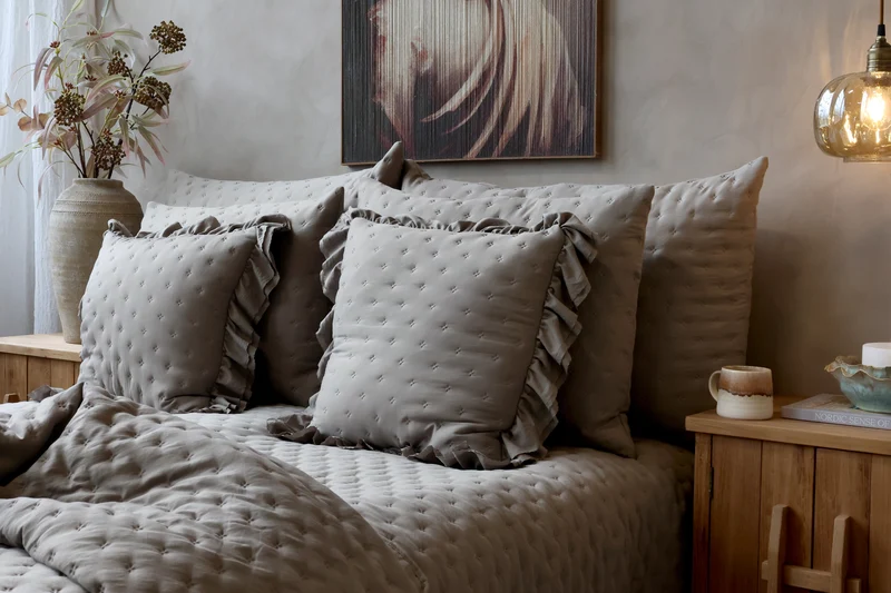 Chic Antique Aix Soft Quilt Latte
