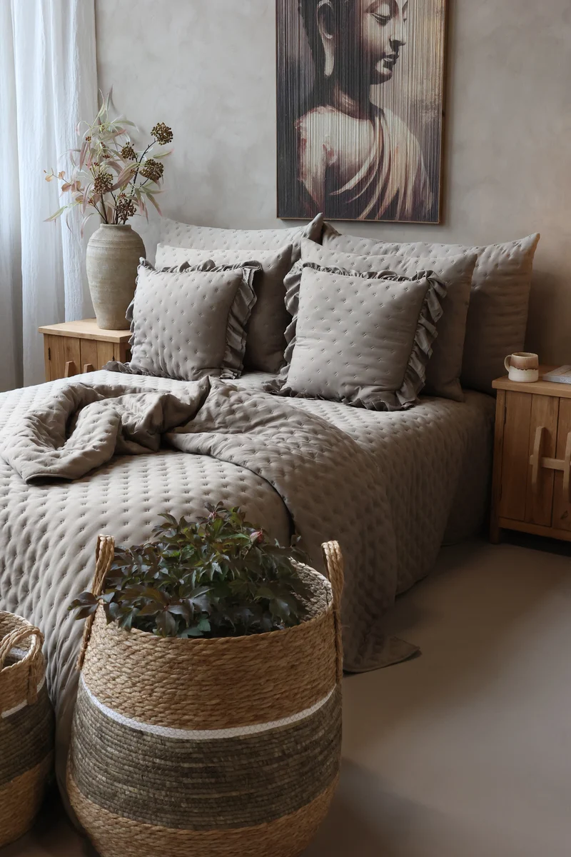 Chic Antique Aix Soft Quilt Latte
