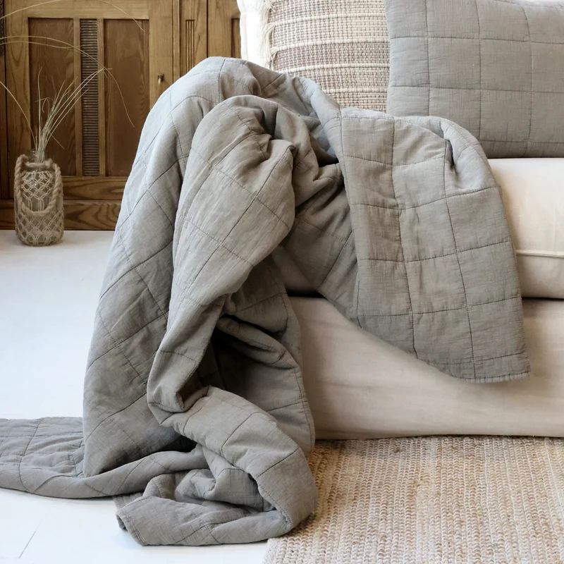 Chic Antique Aix Quilt Latte