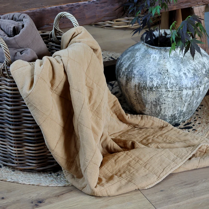 Chic Antique Aix Quilt Honig