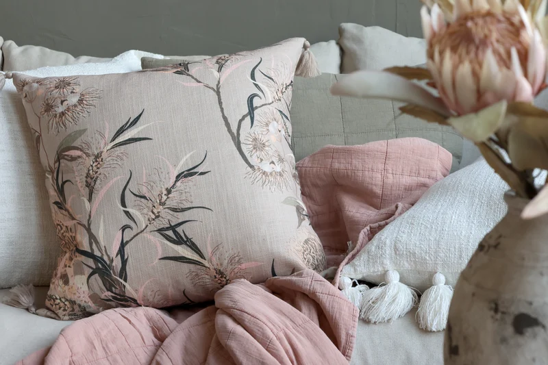 Chic Antique Aix Quilt Taube