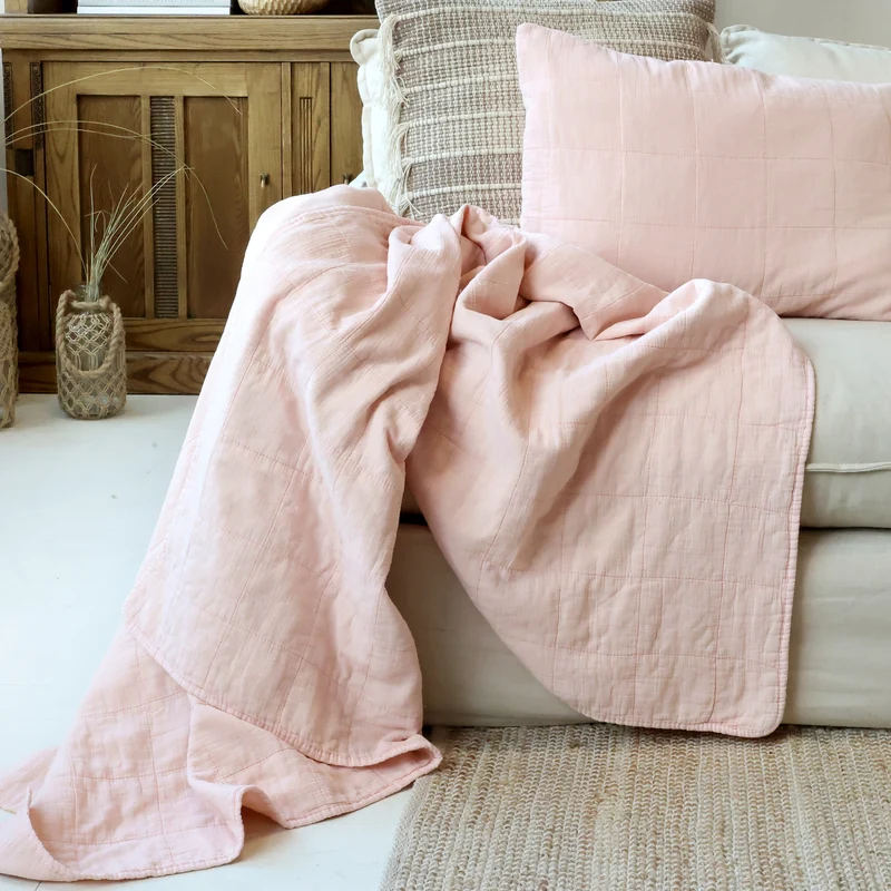 Chic Antique Aix Quilt Rosa
