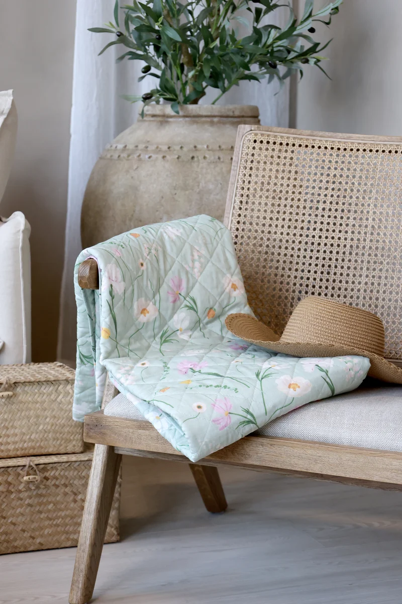Chic Antique Aix Quilt mit Blumen Grün