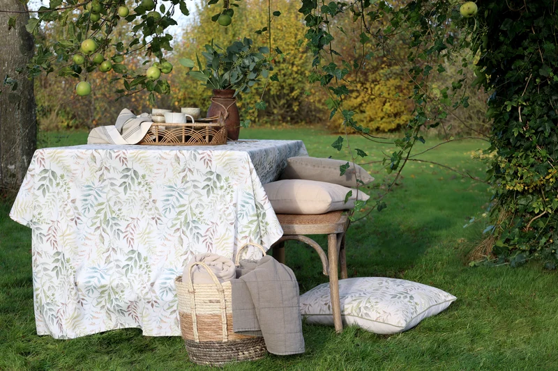 Chic Antique Aix Tischdecke Creme mit Blattmuster