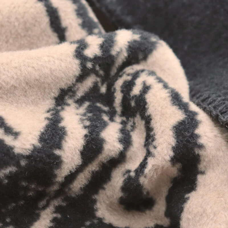 Kuscheldecke mit Hirsch Motiv