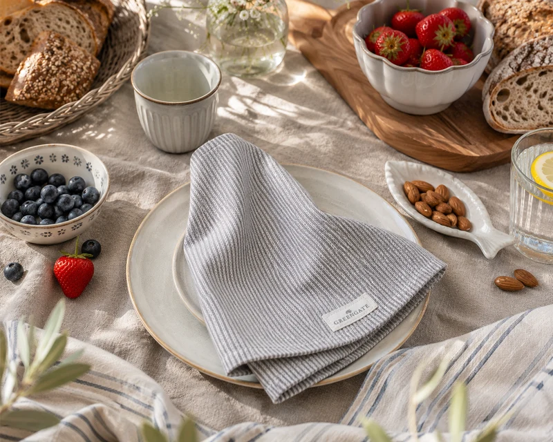 GreenGate Stoffserviette Alicia hellgrau
