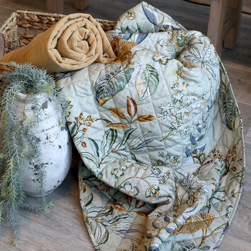 Chic Antique Aix Quilt mit Blumenmuster Opal