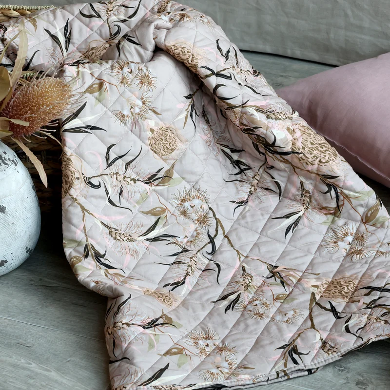 Chic Antique Aix Quilt mit Blumenmuster Taube