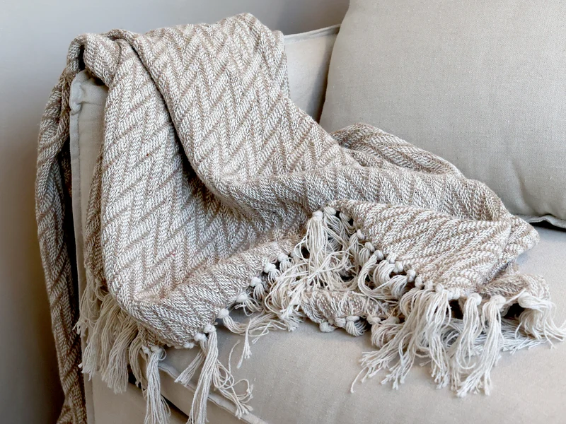 Chic Antique Aix Plaid Latte