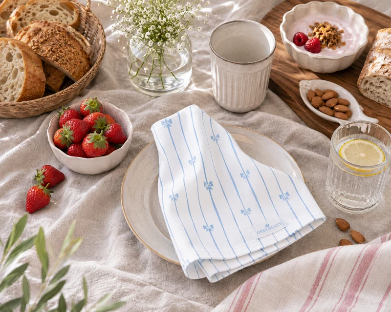 GreenGate Stoffserviette Dolobella Hellblau mit Spitze 40x40 cm