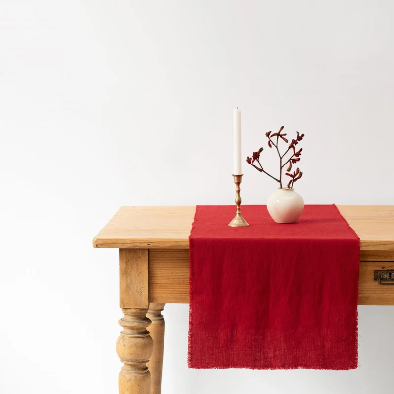 Leinen-Tischläufer für die Festtafel