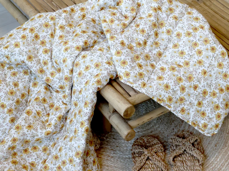 Chic Antique Vintage Quilt mit Margeritenprint Creme