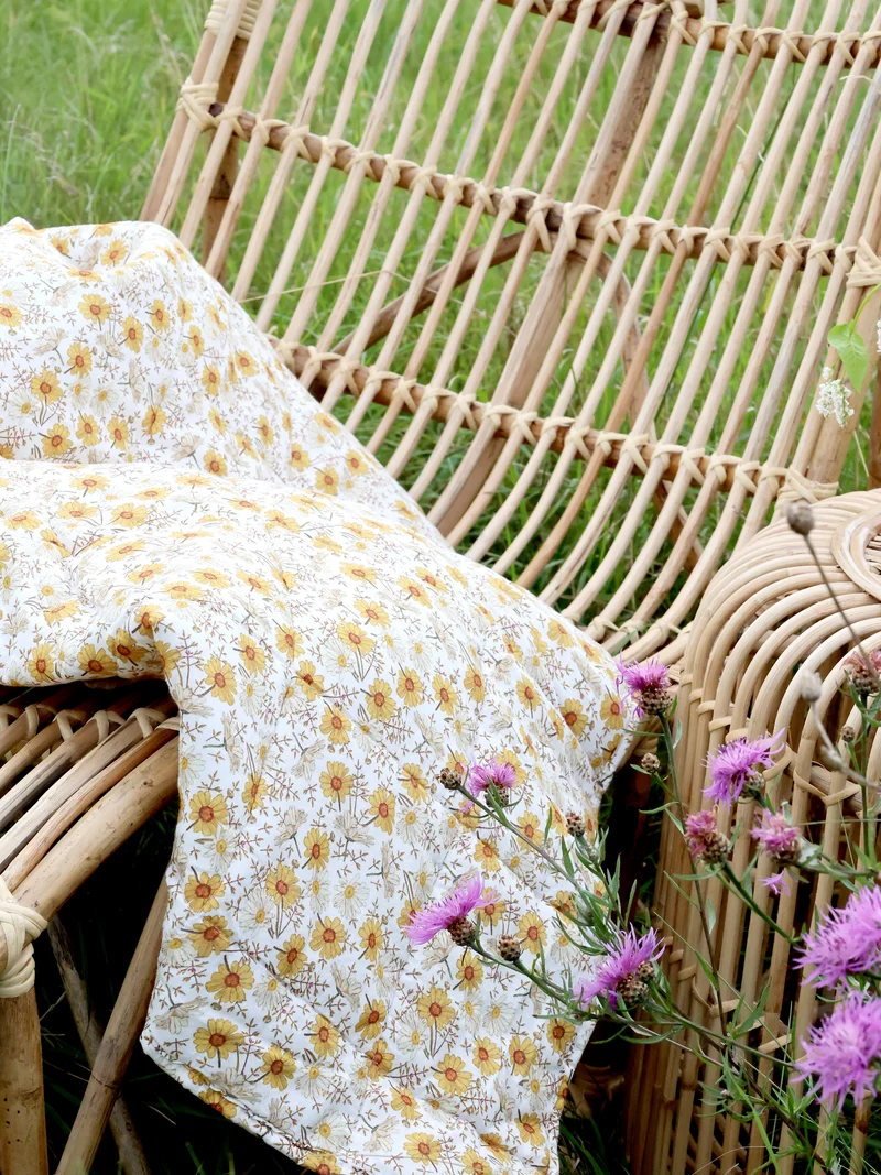 Chic Antique Vintage Quilt mit Margeritenprint Creme
