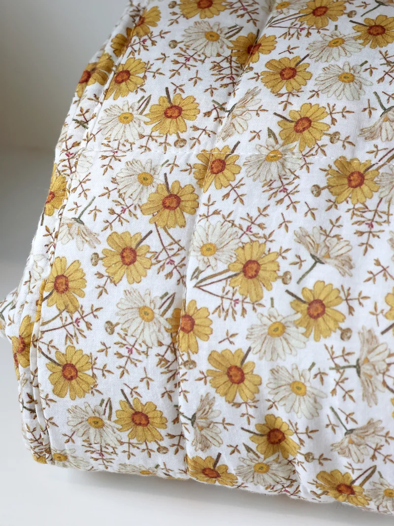 Chic Antique Vintage Quilt mit Margeritenprint Creme