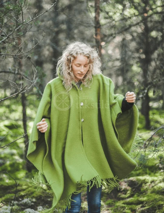 Poncho aus Wolle mit Kapuze