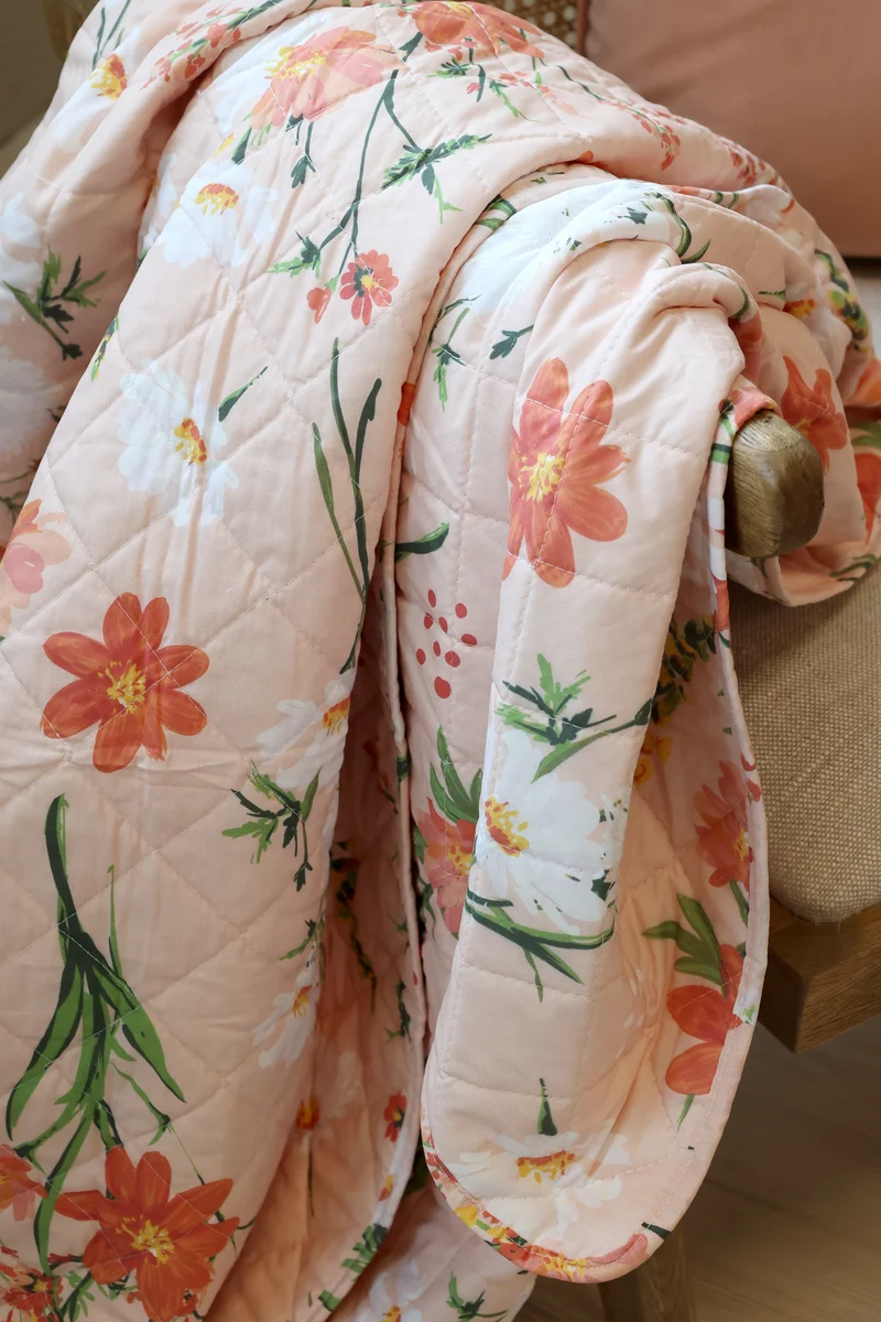 Chic Antique Aix Quilt mit Blumenmuster