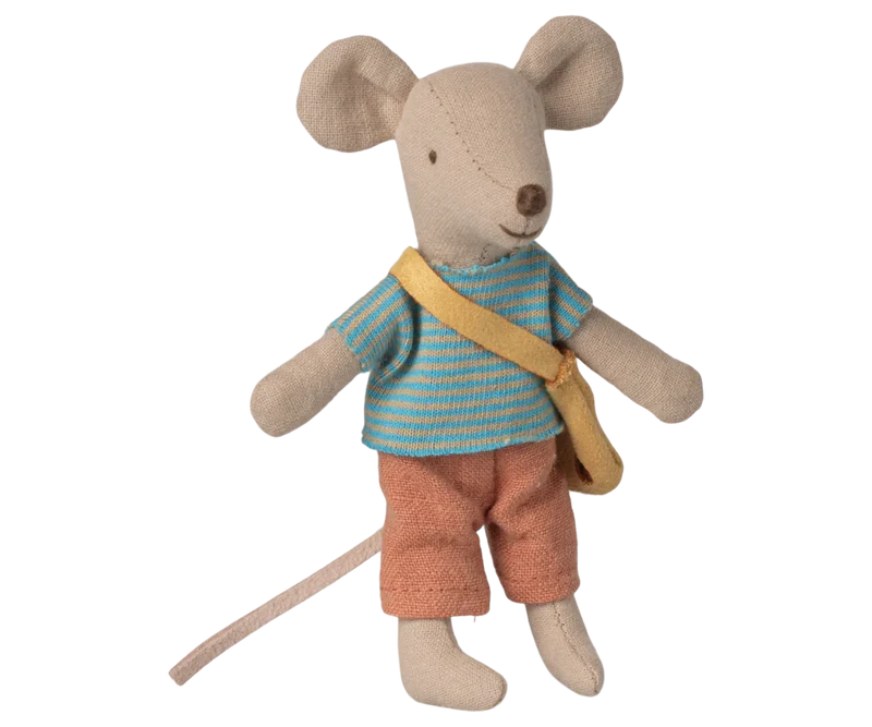 Kleiner Bruder Maus mit Tasche