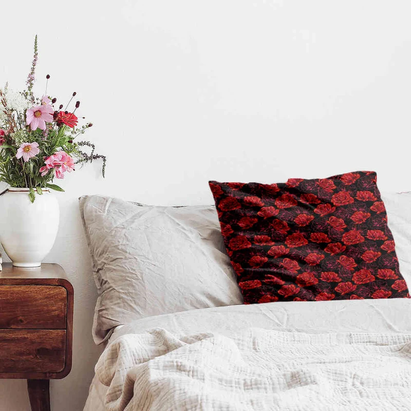 Gesundheitskissen Schwarz mit roten Rosen