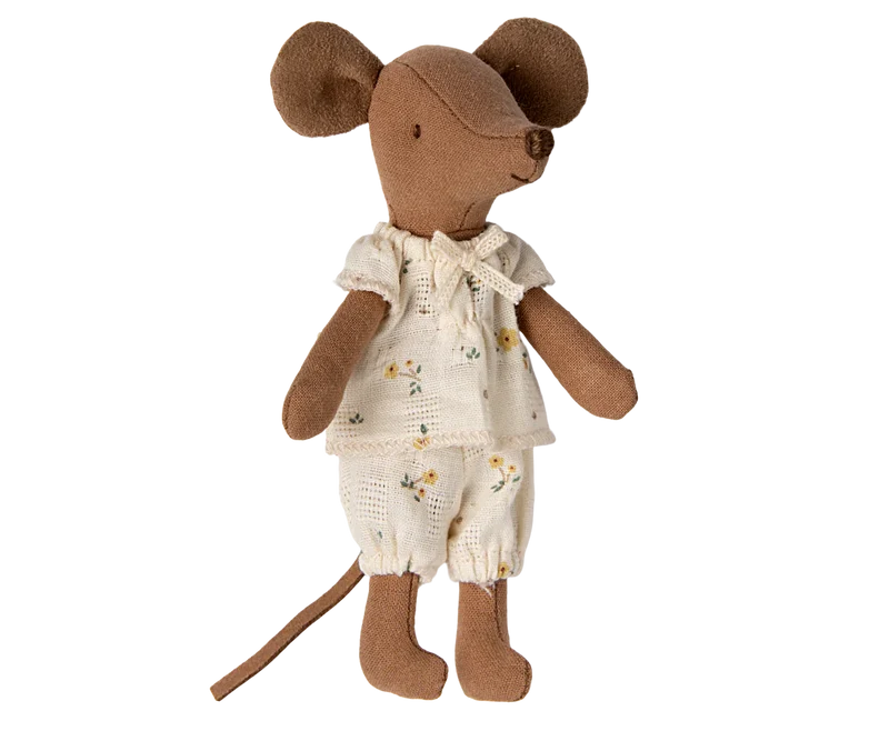 Große Schwester Maus in Streichholzschachtel