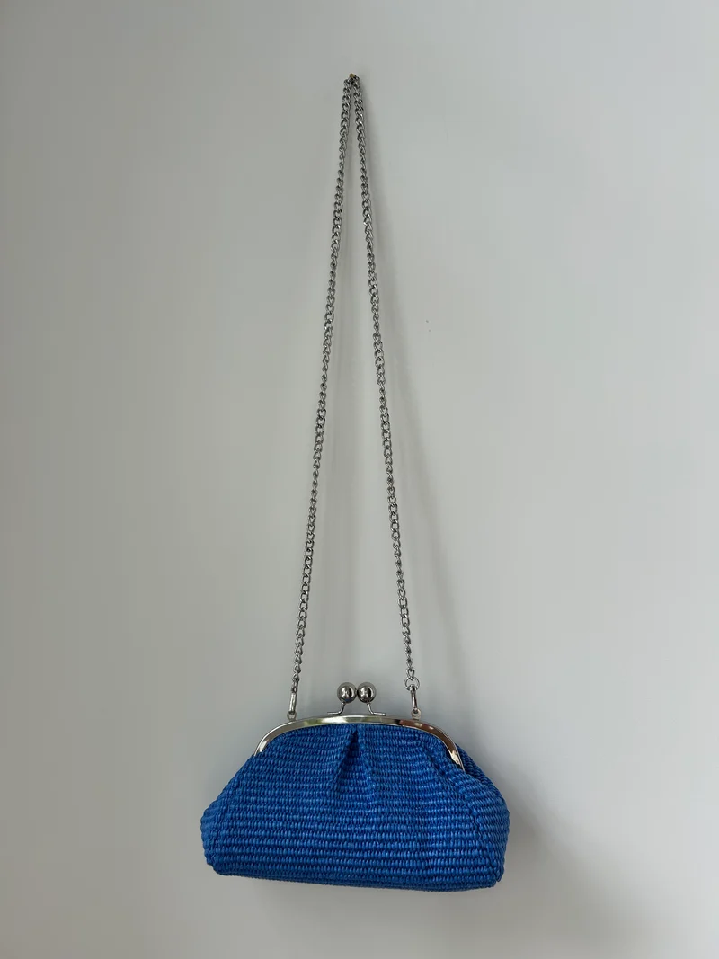 kleine Clutch im Raffia-Stil - silver / kornblumenblau