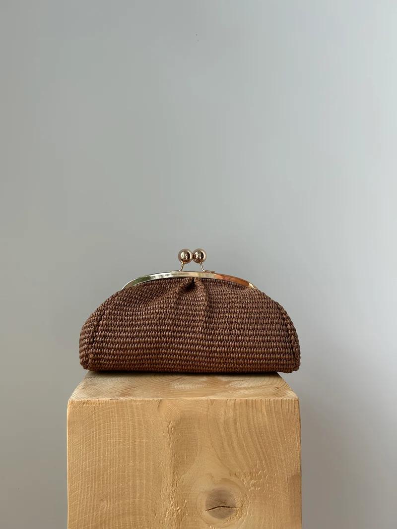 kleine Clutch im Raffia-Stil - roségold / kaffebraun