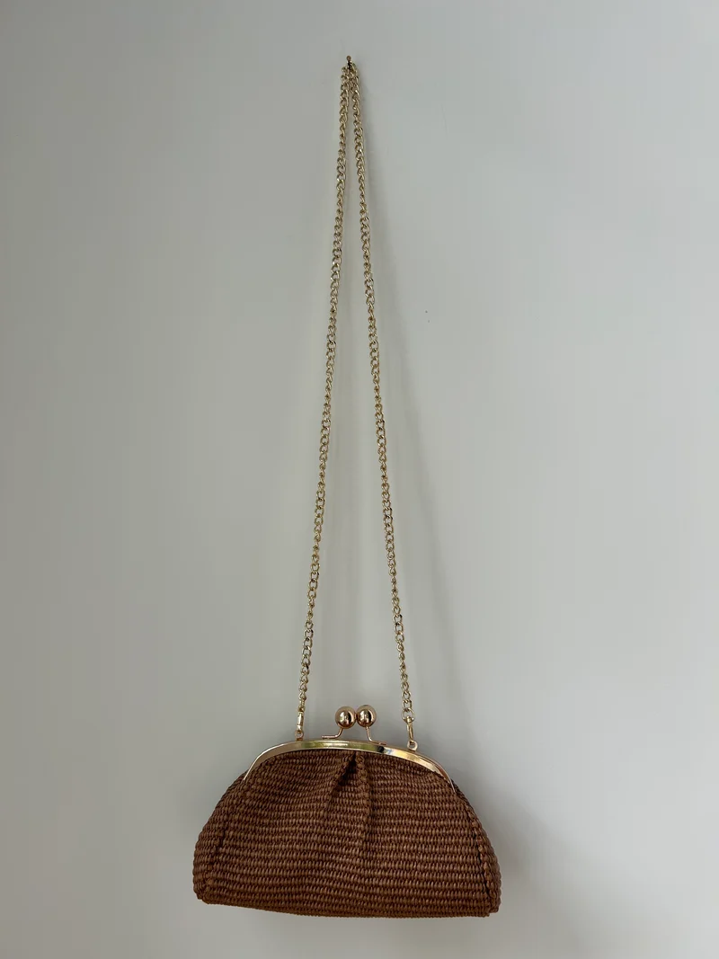 kleine Clutch im Raffia-Stil - roségold / kaffebraun