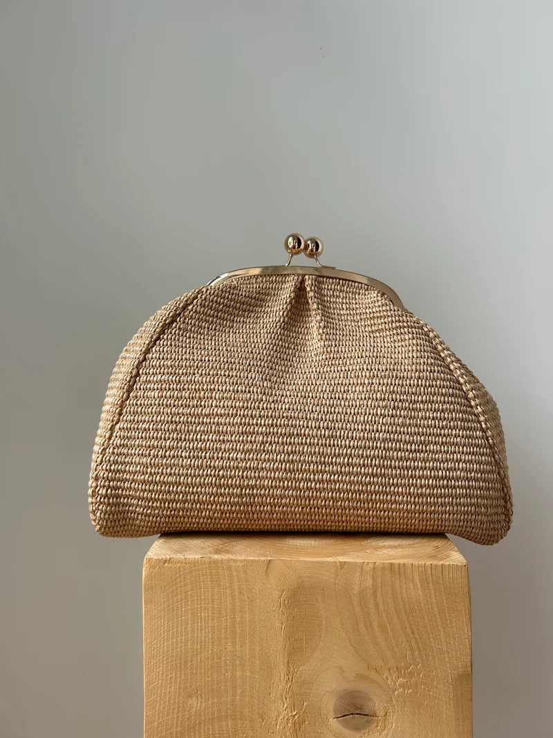 Große Clutch im Raffia-Stil - roségold / sand