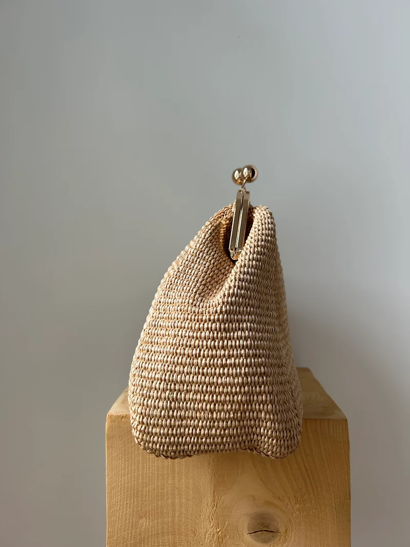 Große Clutch im Raffia-Stil - roségold / sand