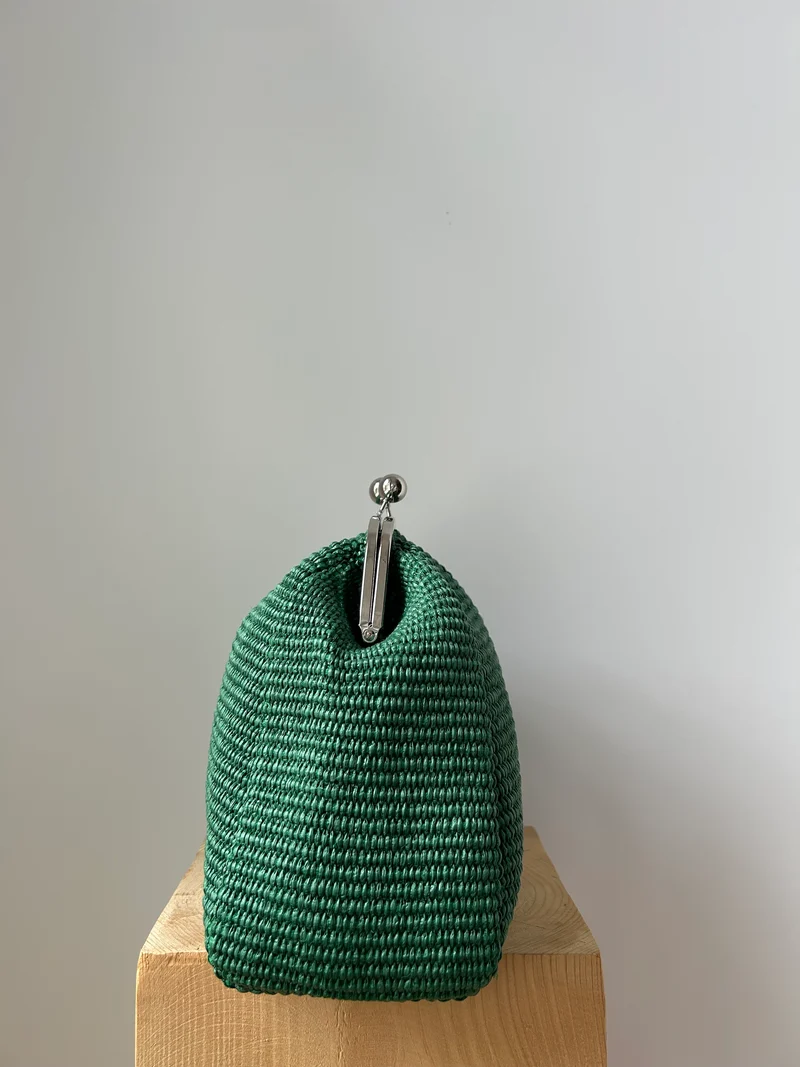 Große Clutch im Raffia-Stil - silver / grün