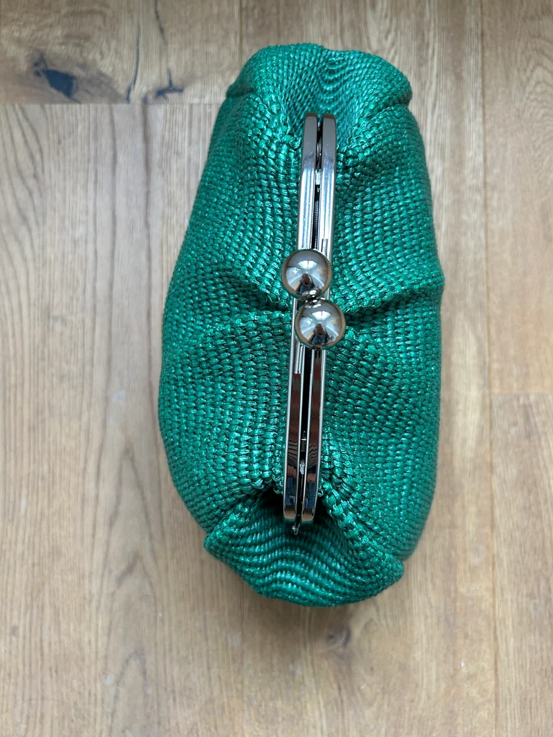 Große Clutch im Raffia-Stil - silver / grün