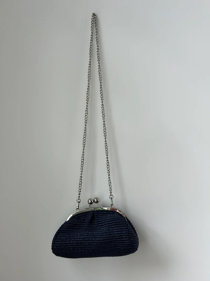 kleine Clutch im Raffia-Stil - silver / dunkelblau