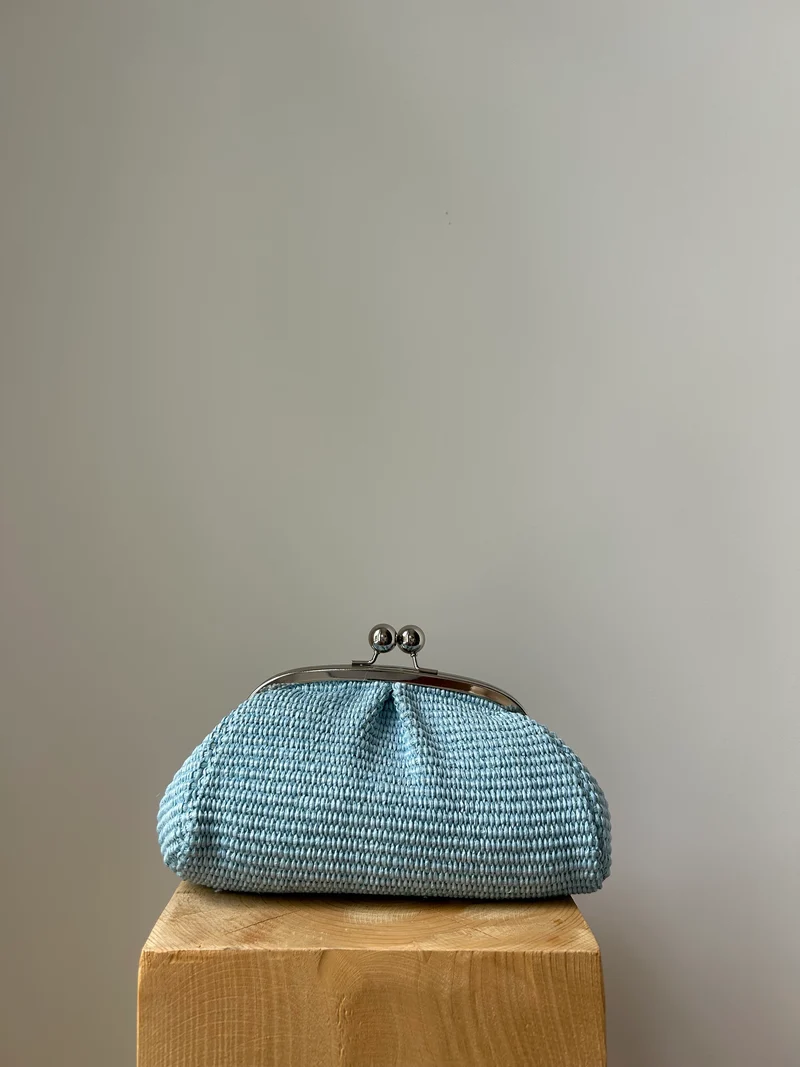 kleine Clutch im Raffia-Stil - silver / hellblau