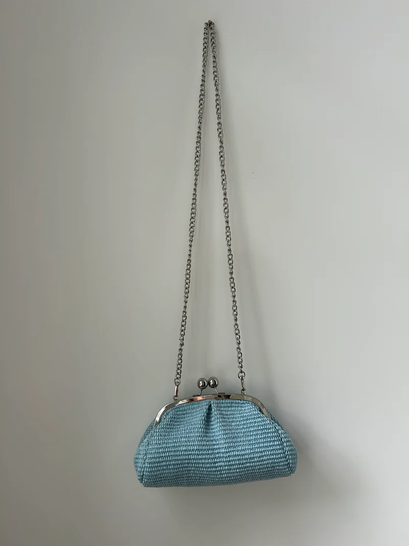 kleine Clutch im Raffia-Stil - silver / hellblau