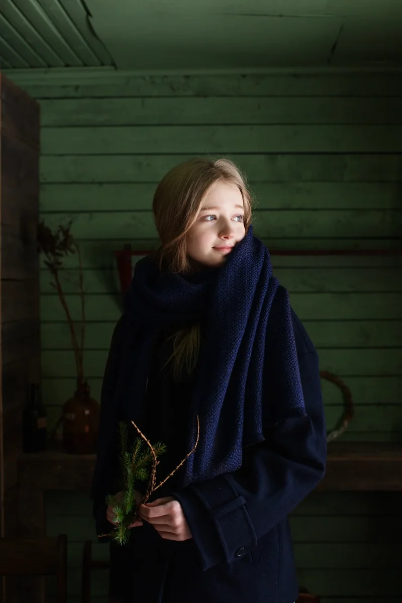 Wollschal Koli aus Merino-Wolle - Schwarz-Blau (60 × 220 cm)
