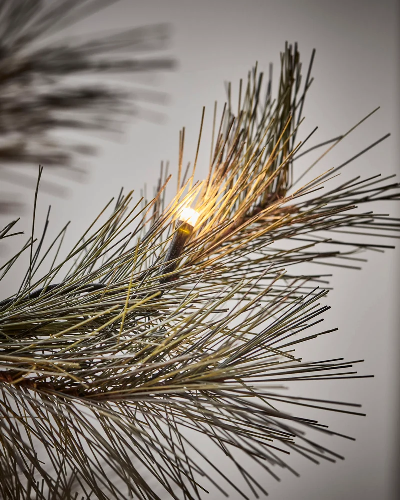 Weihnachtsbaum mit LED Lichtern Peuce - natur 150 cm