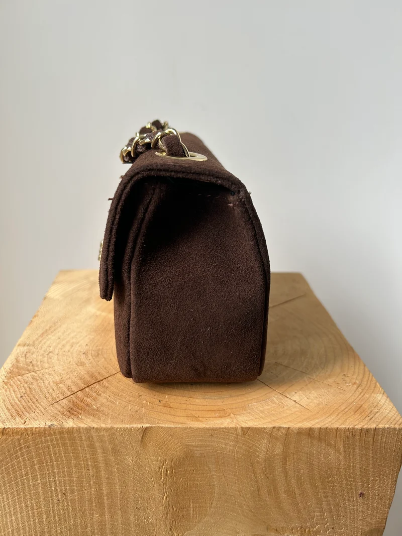 kleine Handtasche aus Wildleder - schokoladenbraun