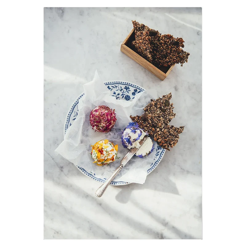 Buch - Flowers on a Plate