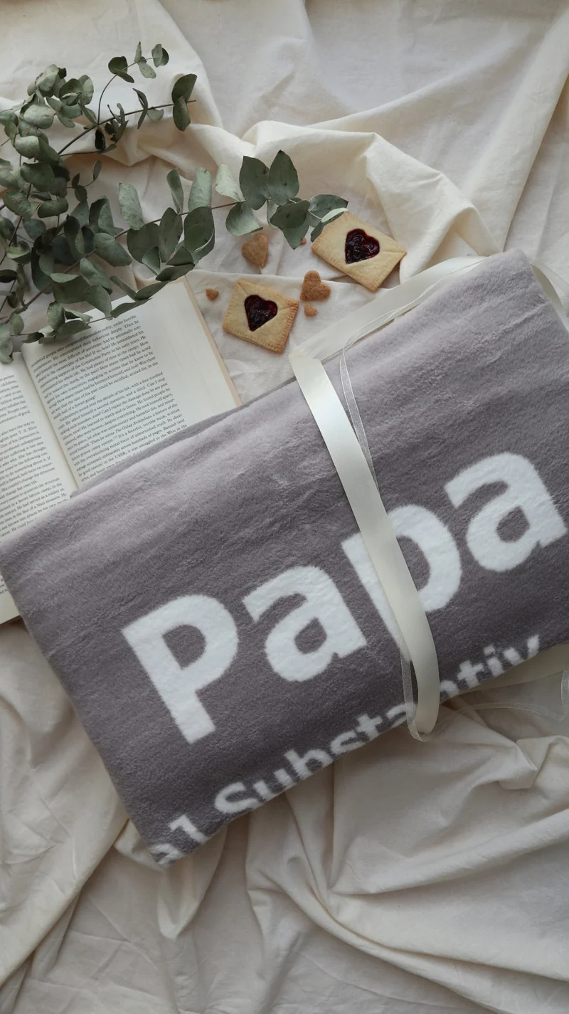 Papa Kuscheldecke – Bio-Baumwolldecke 150 × 200 cm | Kolter